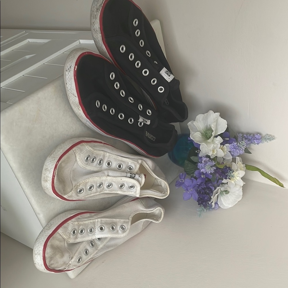 2 Pairs Converse Black and White Low-Top Mesh Sneakers M9/W11 slip on